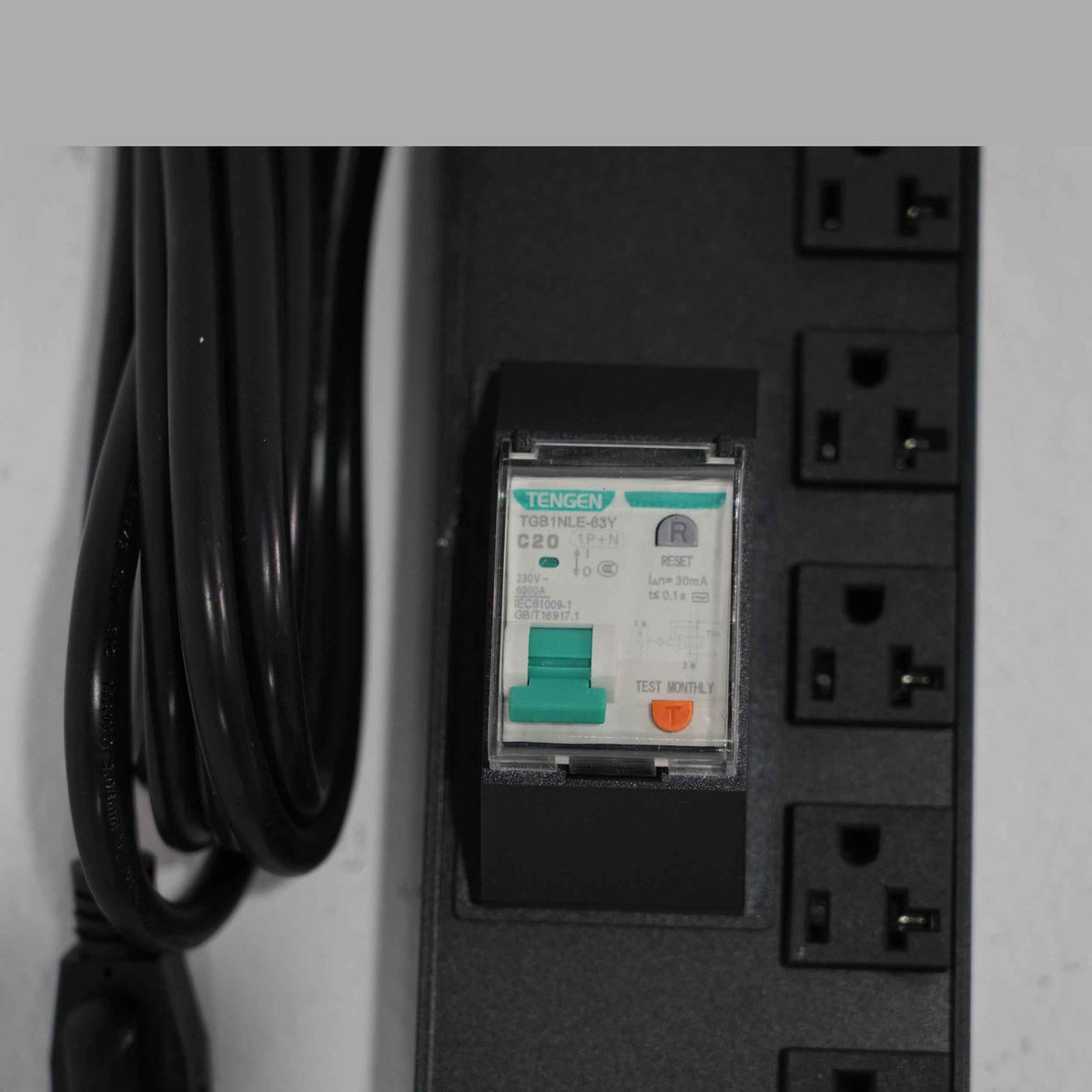 Deeptime High Quality Power Strip US Cabinet Socket Outlet Power Distribution with Switch & Overload Protection 220V